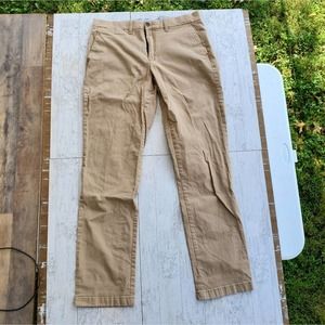 Tommy Hilfiger 33/34 (Cotton Khaki mens pants. 33 Inseam